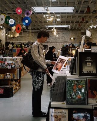 Williamsburg - Artists and Fleas